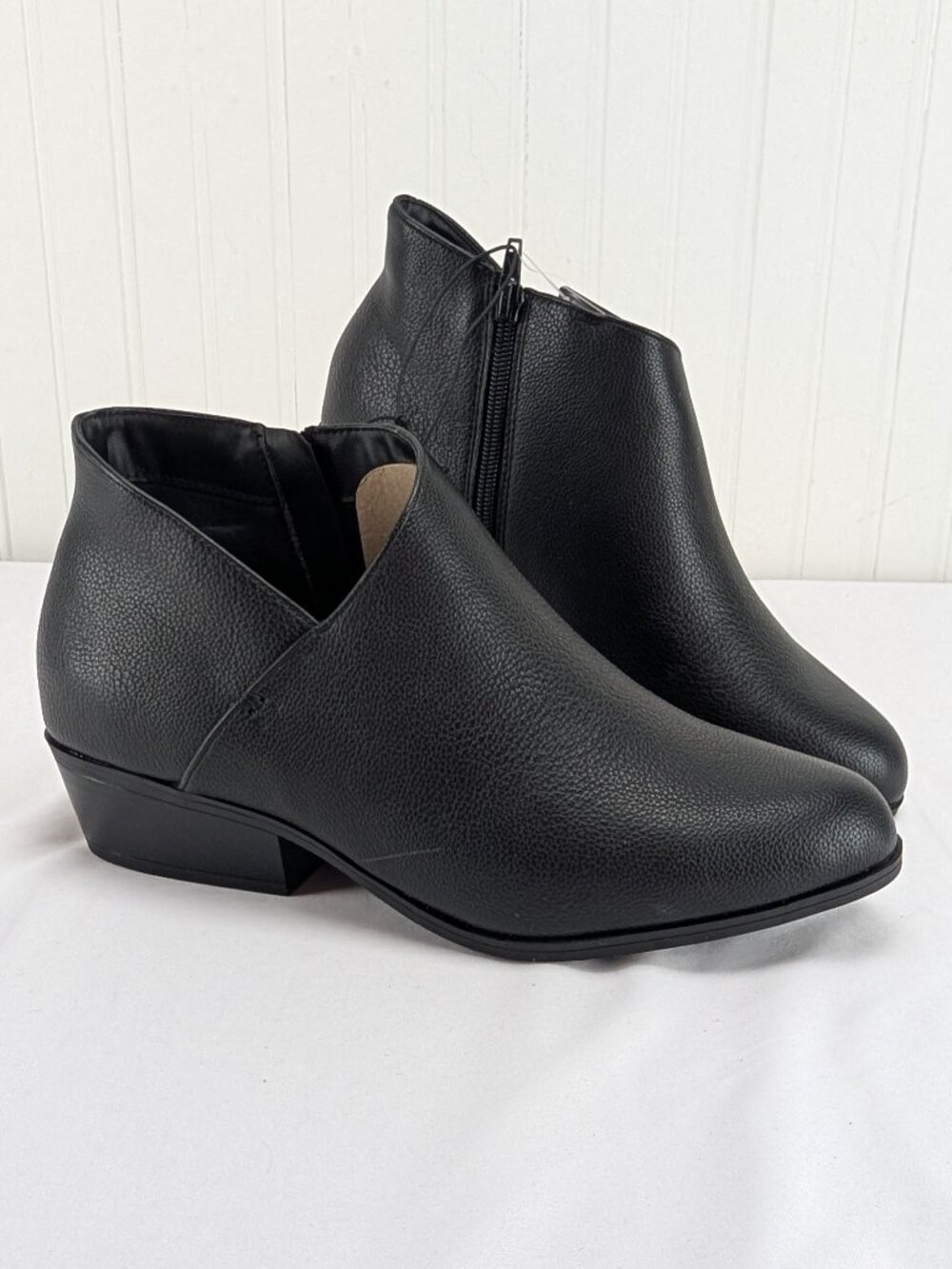 Womens Aerosoles Black Ankle Boots Size 9W Diamond Outsole New Tags